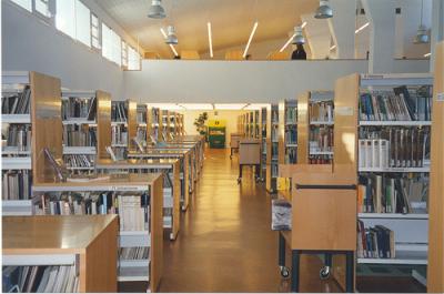 Los alumnos de primero de ESO visitan la biblioteca central de Terrassa